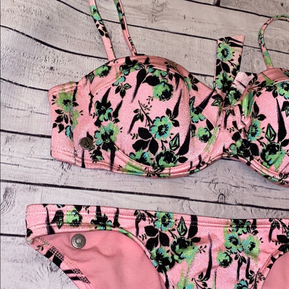 🌵🌸 Volcom pink Break it up bikini set 🌸🌵 - Picture 7 of 8